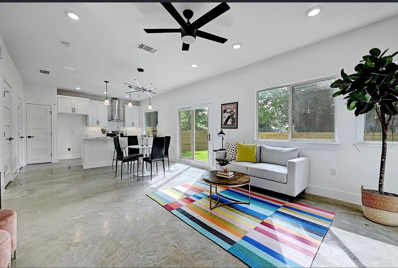 3 bed, 2.5 bath, 1333 sqft, $2,300 — Photo 2