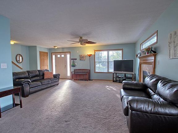 5th image of 682 Caffrey Ct W