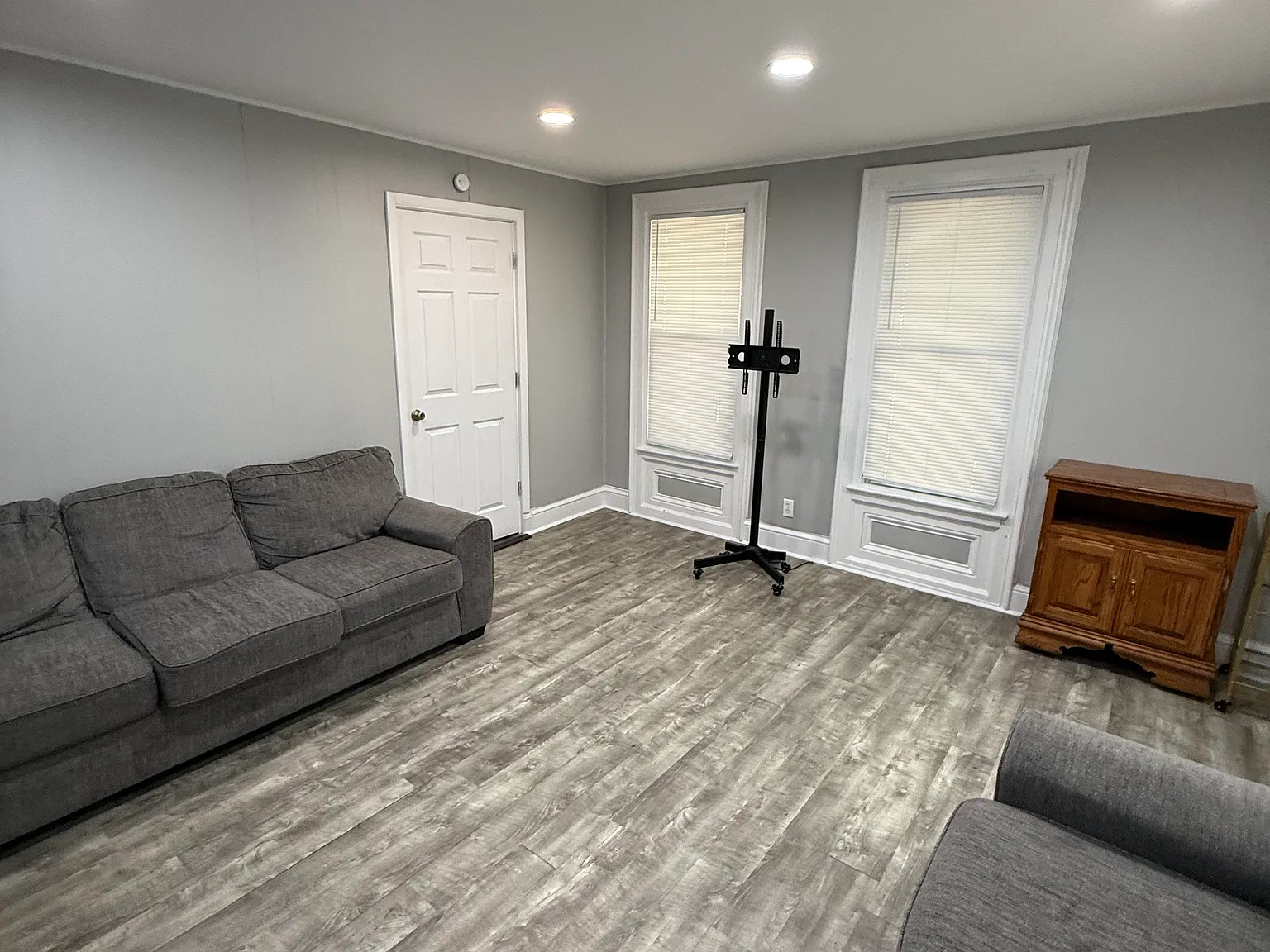 63 Groton Ave — Photo 4