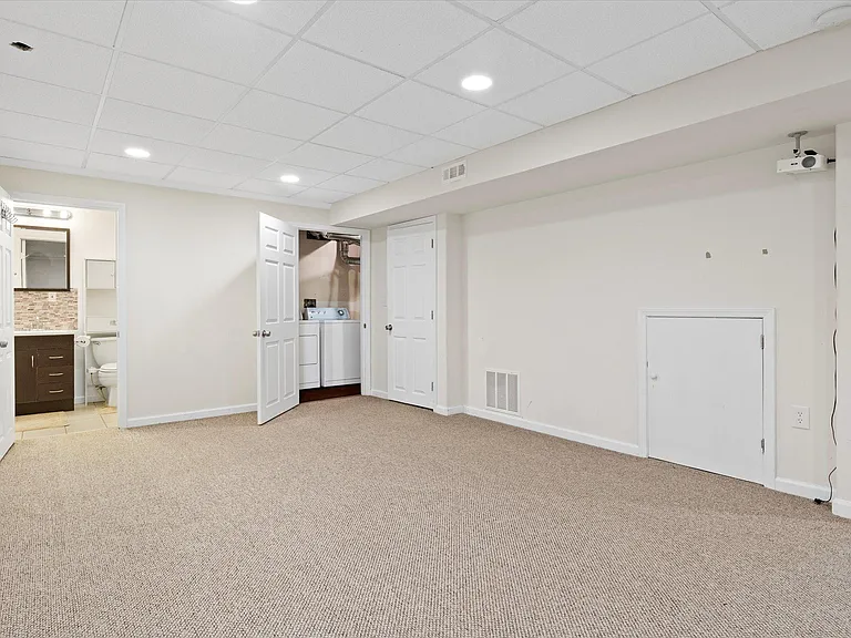 Finished Basement/Laundry Entry
