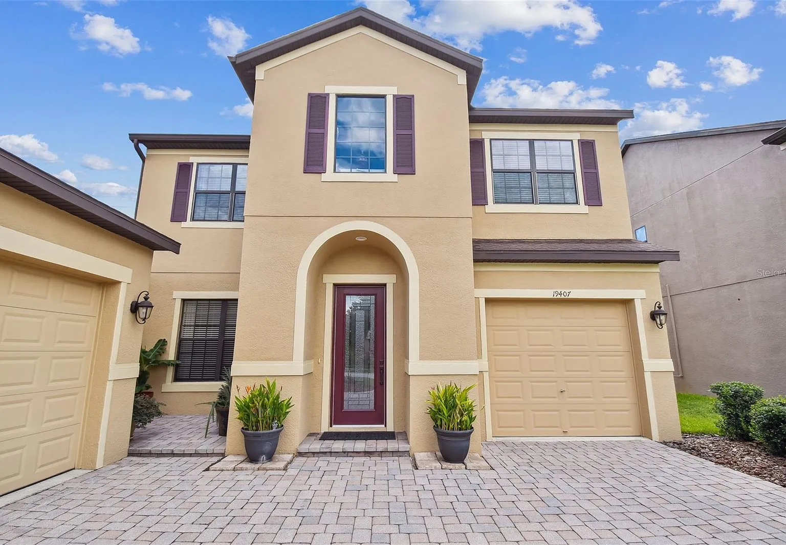 5 bed, 3182 sqft, $4,400 — Photo 2