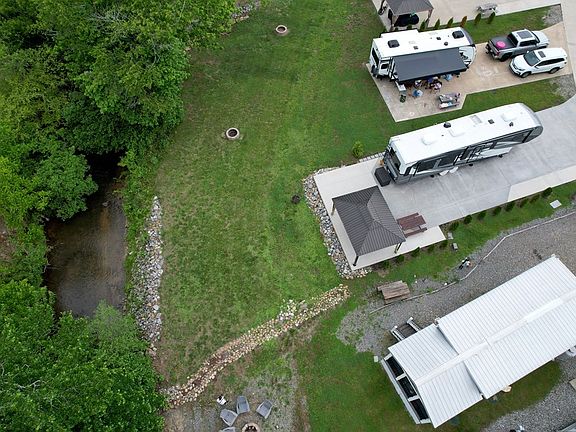 4th image of 103 Mountain Meadows Dr