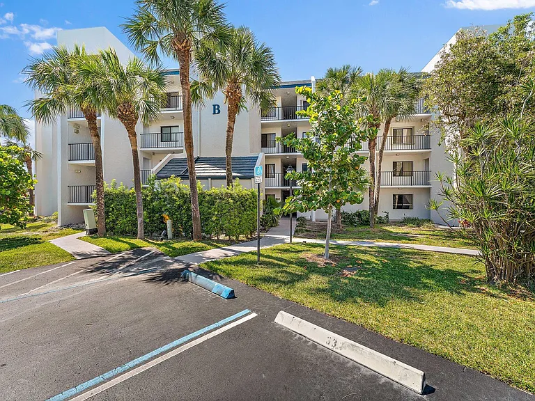 1605 S US Highway 1 #B205 — Photo 32