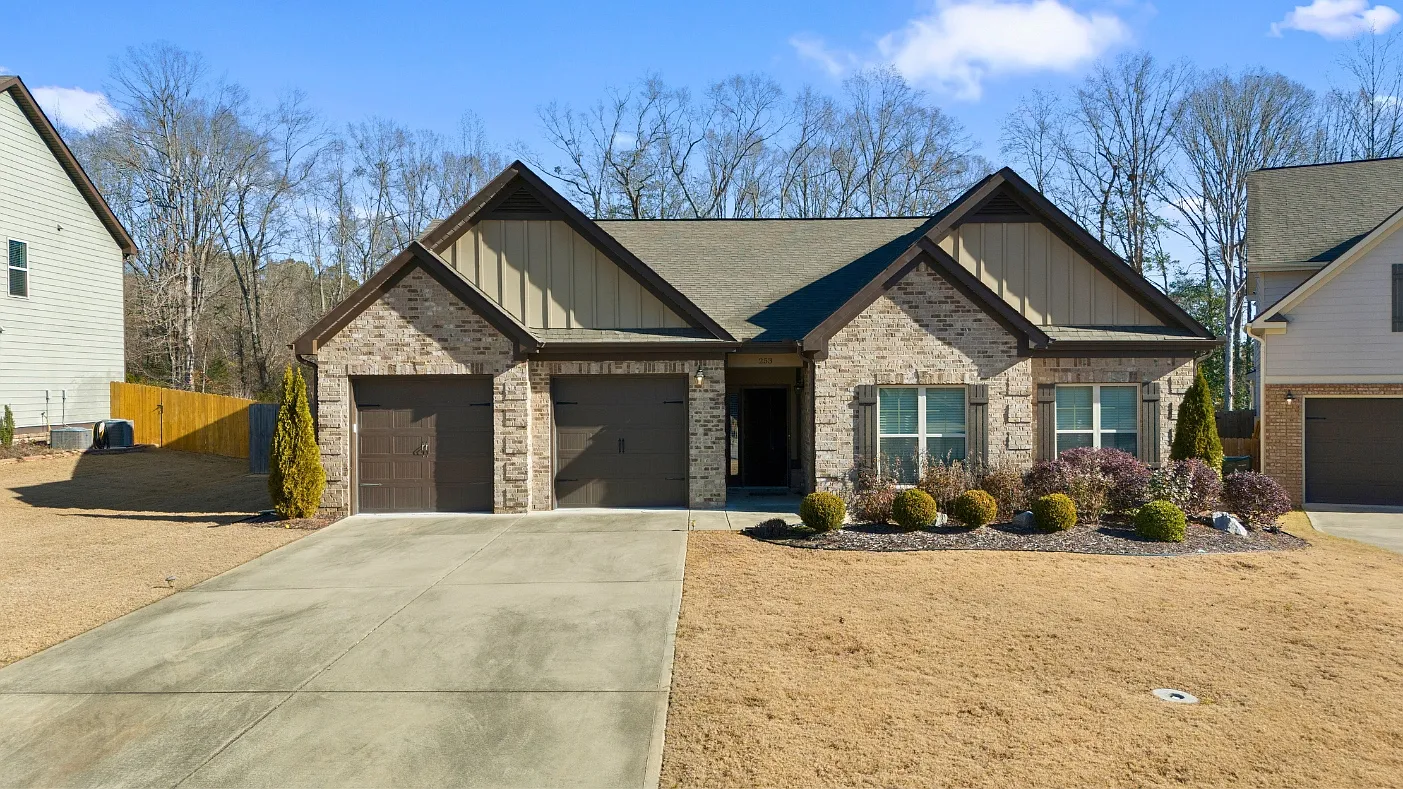 3 bed, 2365 sqft, $3,900 — Photo 1