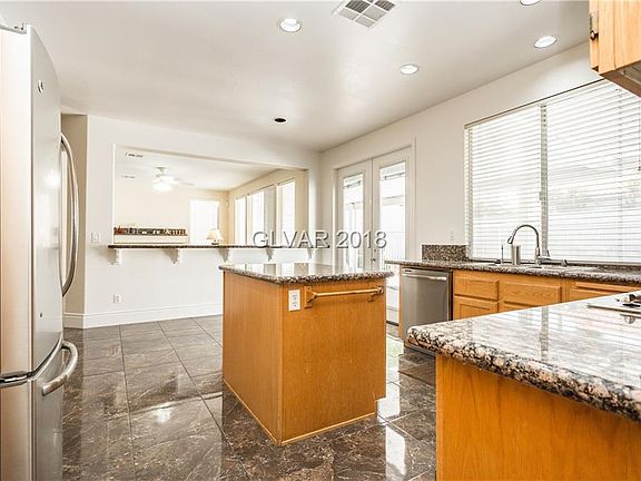 5th image of 828 Crescent Moon Dr