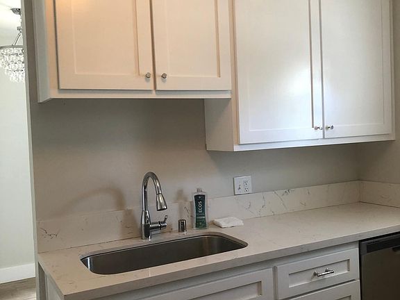 3rd image of 827-835 E Washington Blvd #827
