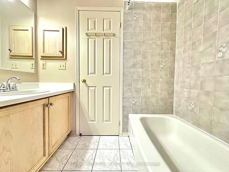 3058 Dalehurst Dr — Photo 32