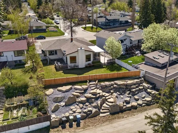 59 E Fairview Dr SE, Calgary, AB T2H 1B4