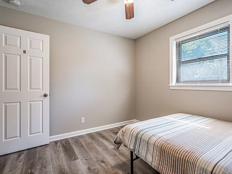 Walnut Cir SW — Photo 1