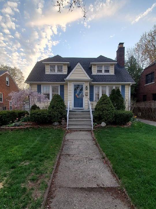 1st image of 222 S Kenwood Ave