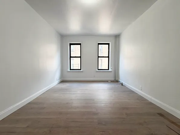 564 Audubon Avenue image 1 of 8