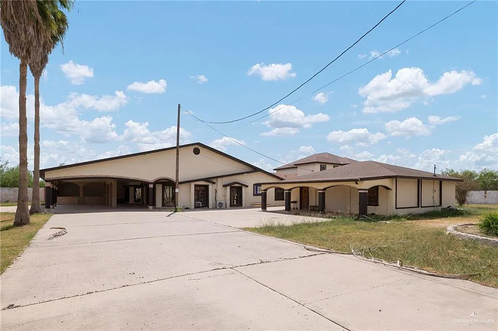 7 bed, 7.0 bath, 8298 sqft, $6,000 — Photo 1