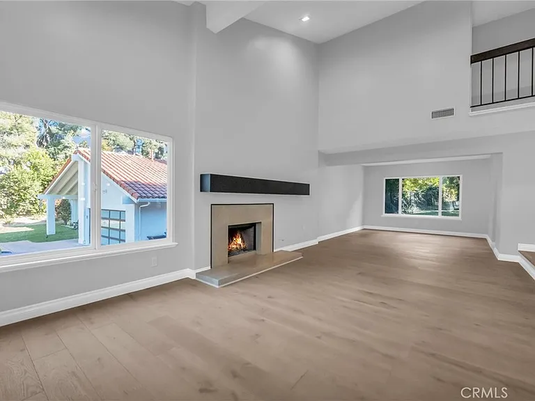 4642 Poe Ave — Photo 7