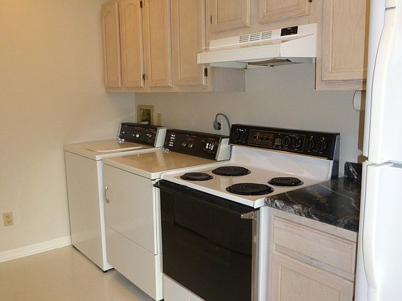3rd image of 21 Falcon Ln W