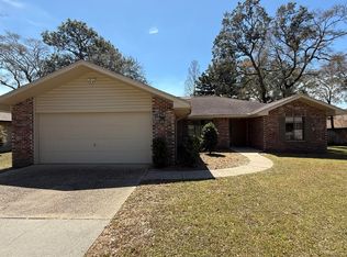 220 Hillside Dr, Niceville, FL 32578