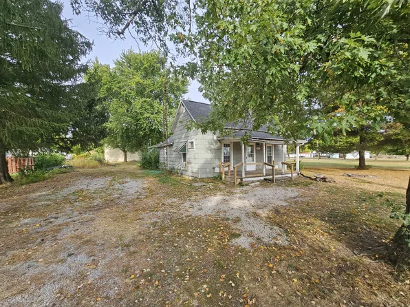 208 S Main St, Broadlands, IL 61816