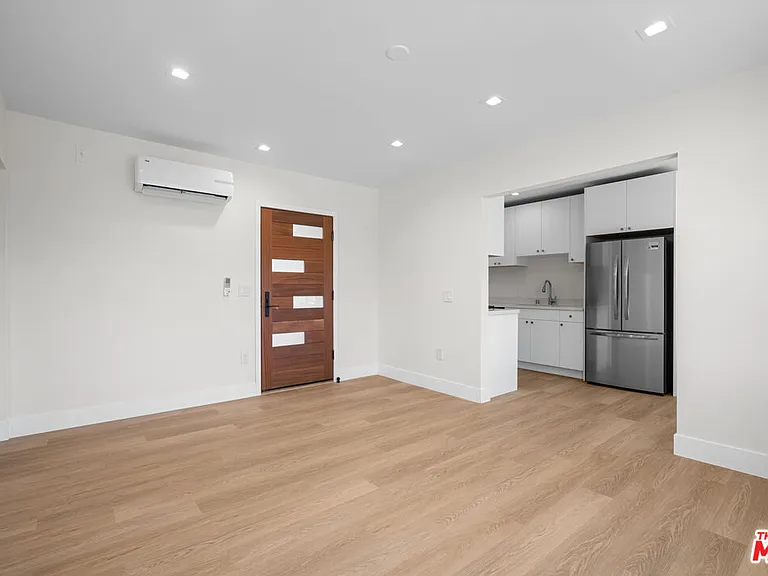 420 S Sepulveda Blvd #13 — Photo 5