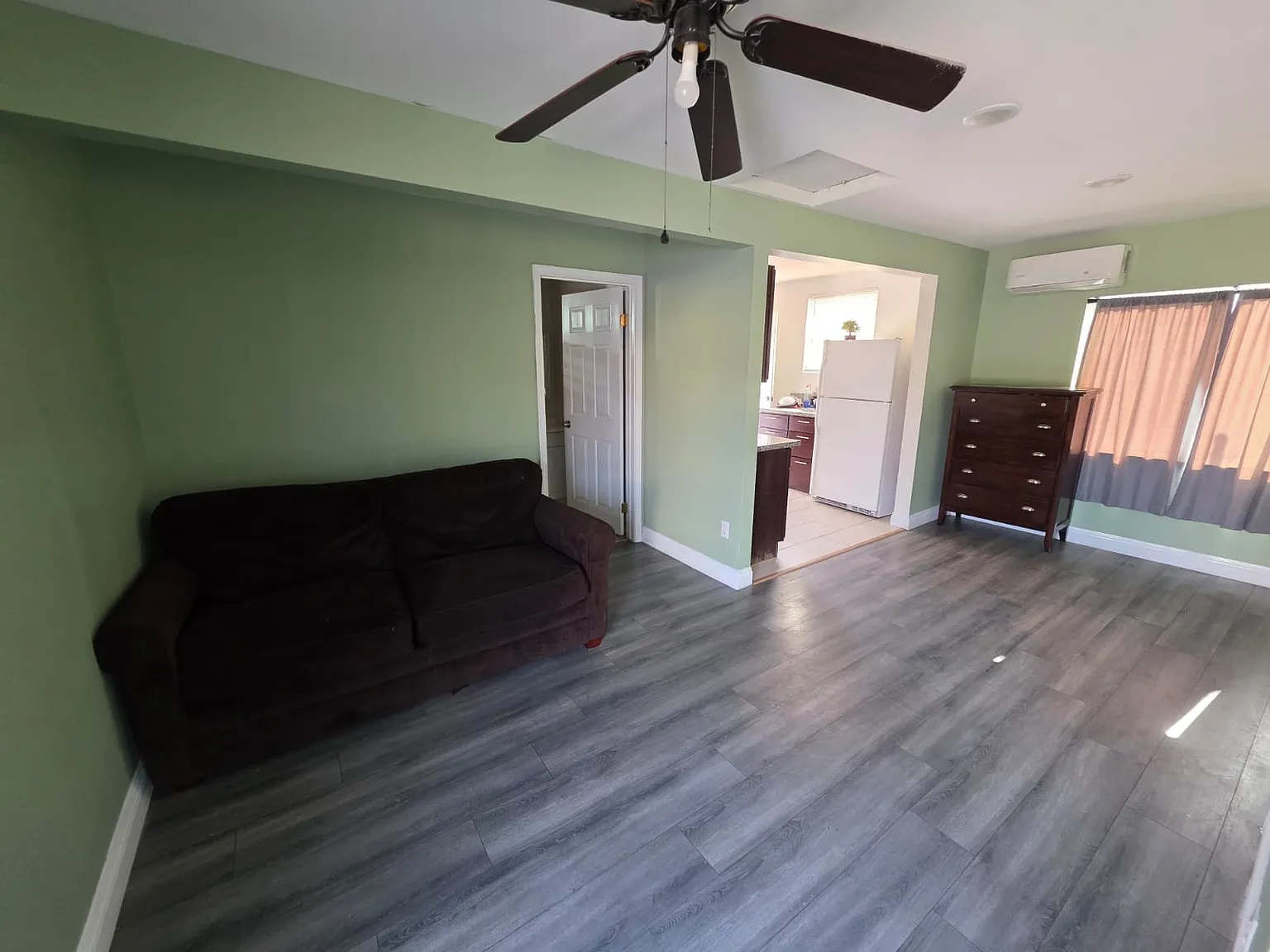 2 bed, 700 sqft, $2,250 — Photo 2