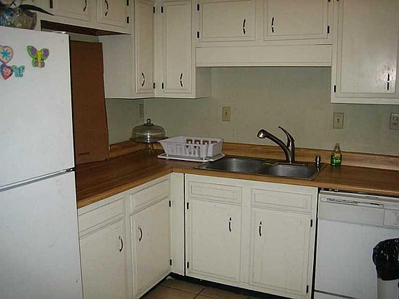 4th image of 58 Carriage Ln APT D