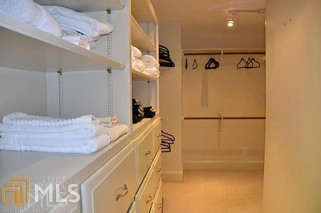105 Saint Andrews Sq — Photo 14