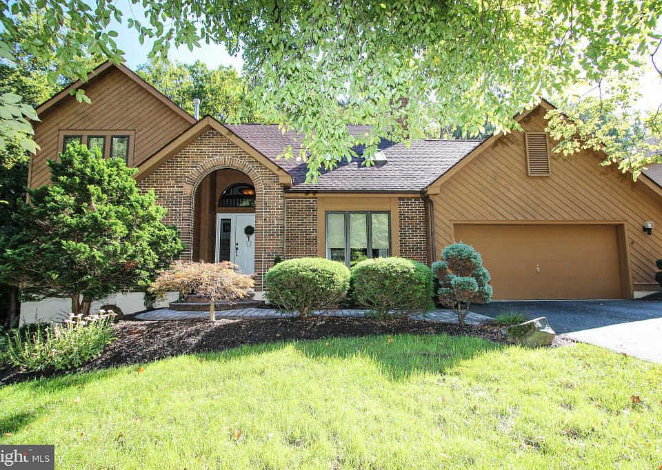 1st image of 665 Arbour Dr