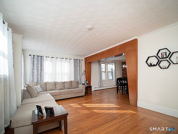 4th image of 30 Coram Street
