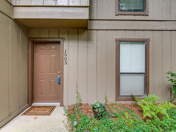 2nd image of 1903 Cumberland Ct SE