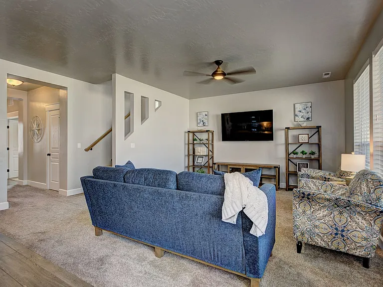2580 E Blackstone Dr — Photo 18
