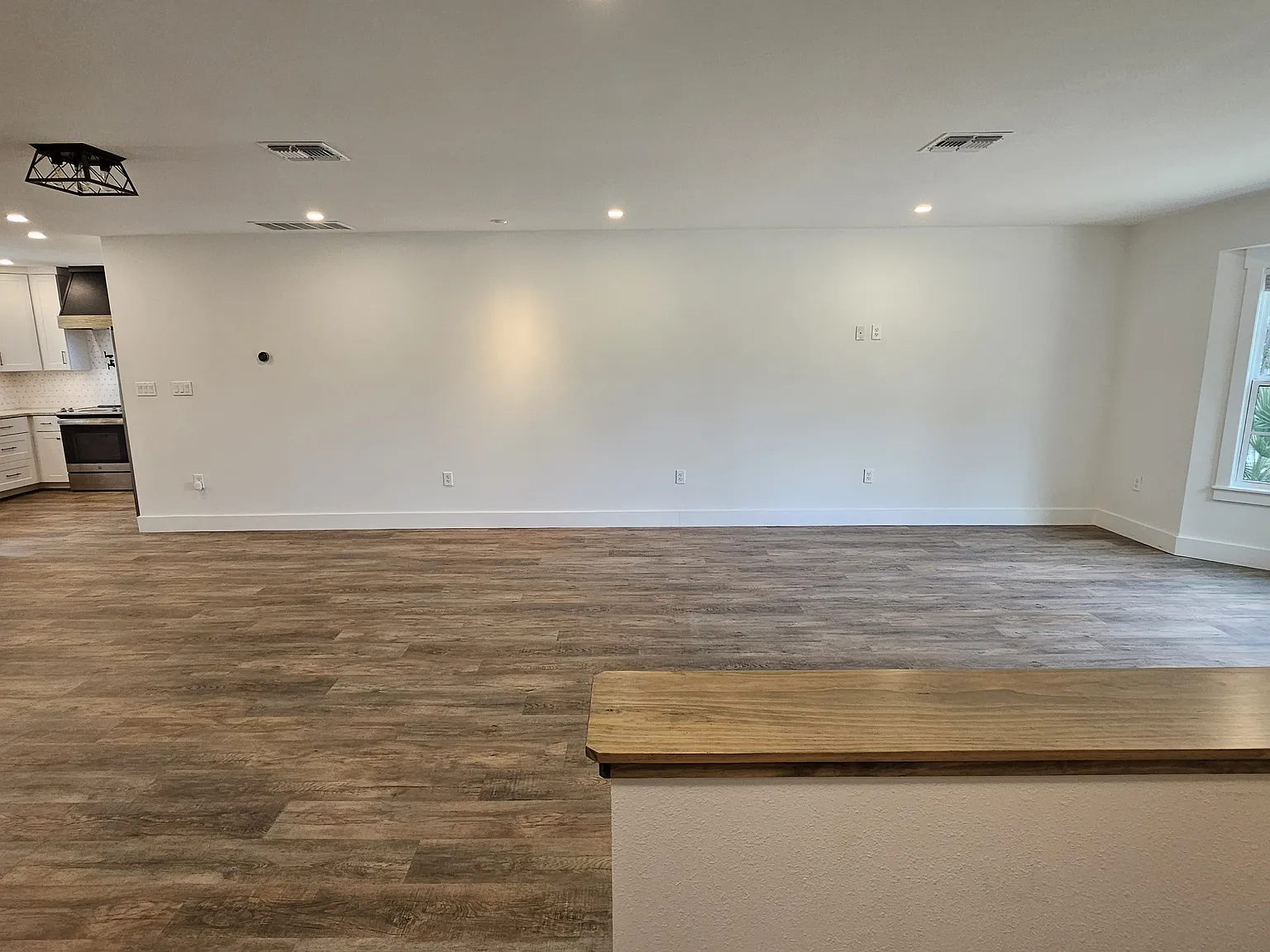 3 bed, 2124 sqft, $2,500 — Photo 3