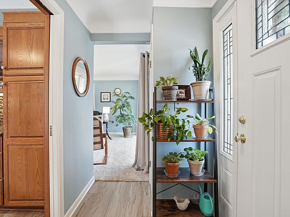 5th image of 22445 Lange St