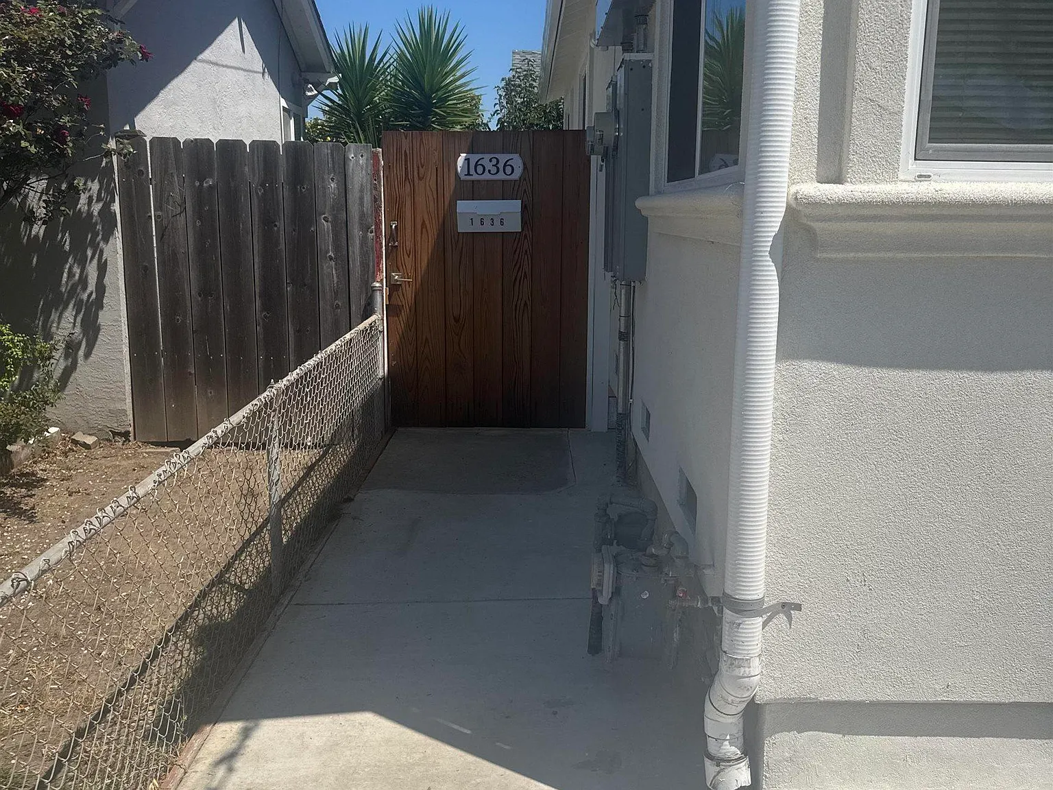 3 bed, 880 sqft, $2,900 — Photo 2