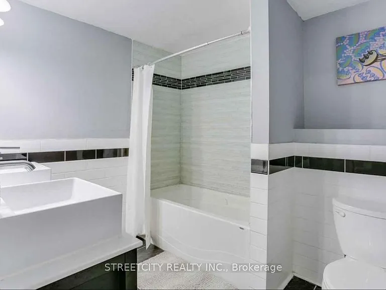 1337 Victoria Dr #UPPER — Photo 13
