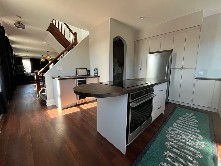 Sidney Ave — Photo 3