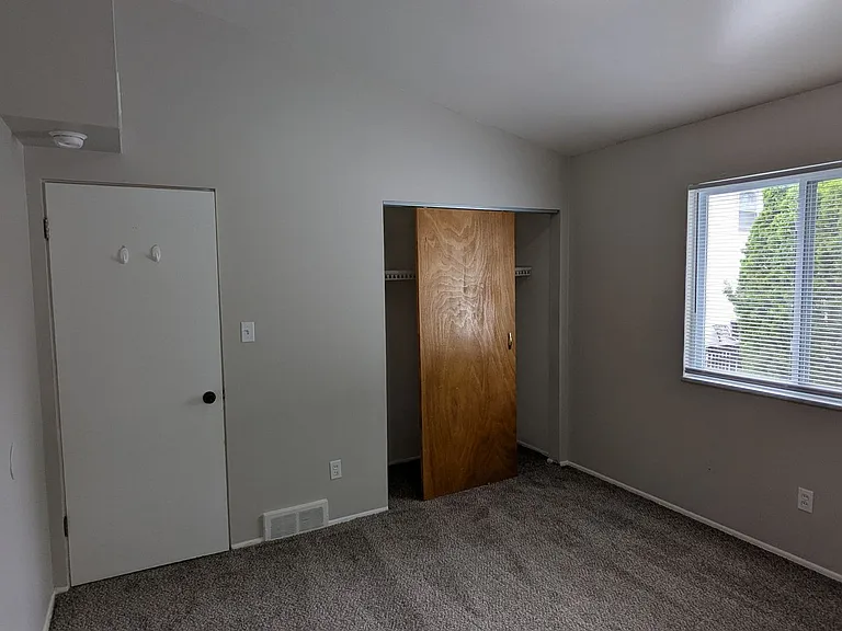 509-515 Zahn Dr — Photo 16