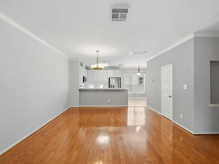 2913 Crawford St — Photo 9