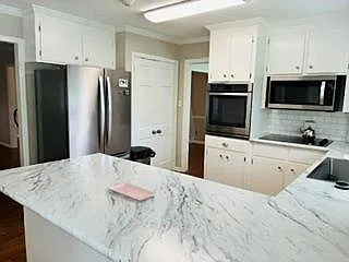 3 bed, 2.0 bath, 2317 sqft, $2,600 — Photo 4