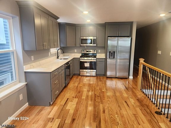 3rd image of 388 S 9th St Floor 1
