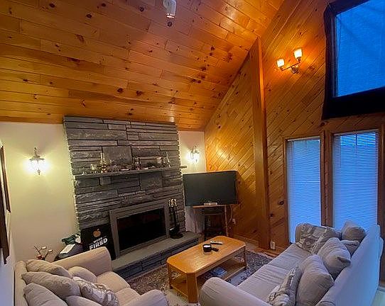Living room, 2nd story
   