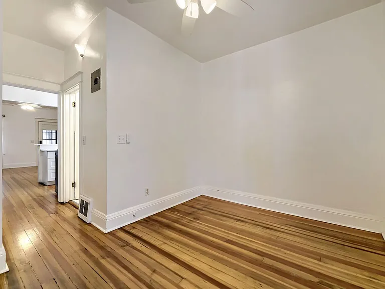 135 E Exposition Ave — Photo 7