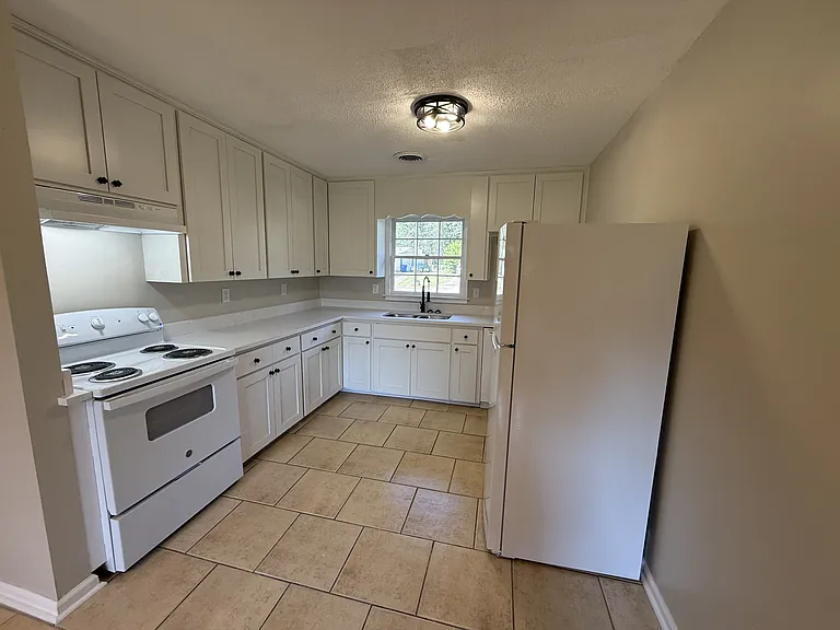 113 Lori Streetprattville — Photo 5