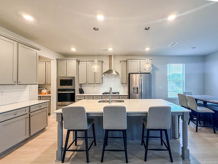 628 Sidney Ct — Photo 8