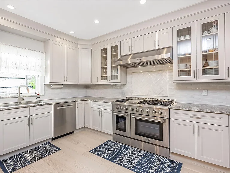 161 W Hudson St — Photo 35