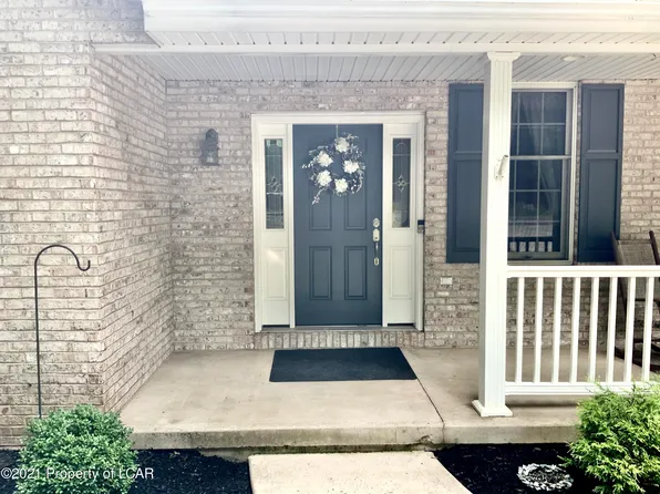 11 La Mesa Dr, Hazleton, PA 18202