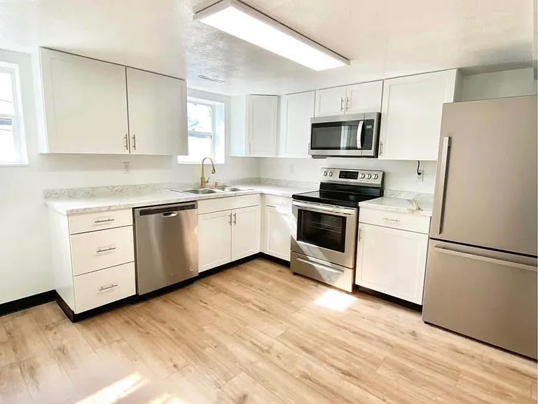 76 W 400 N — Photo 1