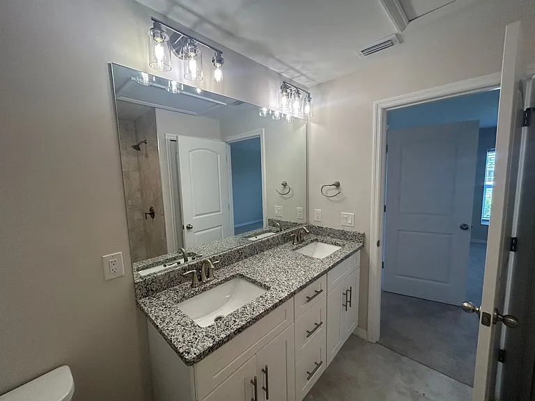 2804 NE 6th Ave — Photo 13