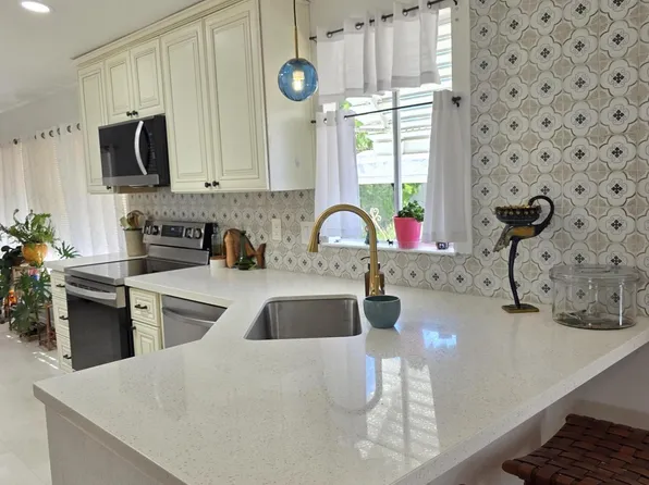 2233 E BEHREND Drive #250, Phoenix, AZ 85024