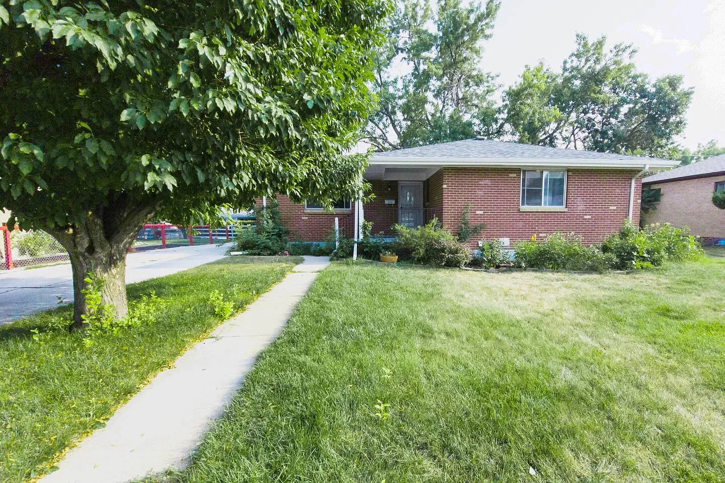 3 bed, 1.5 bath, 1600 sqft, $3,250 — Photo 2