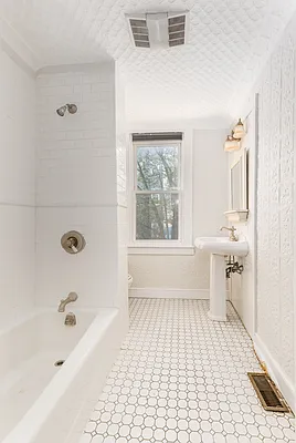 Rented by Dixon Advisory USA Inc. | media 25