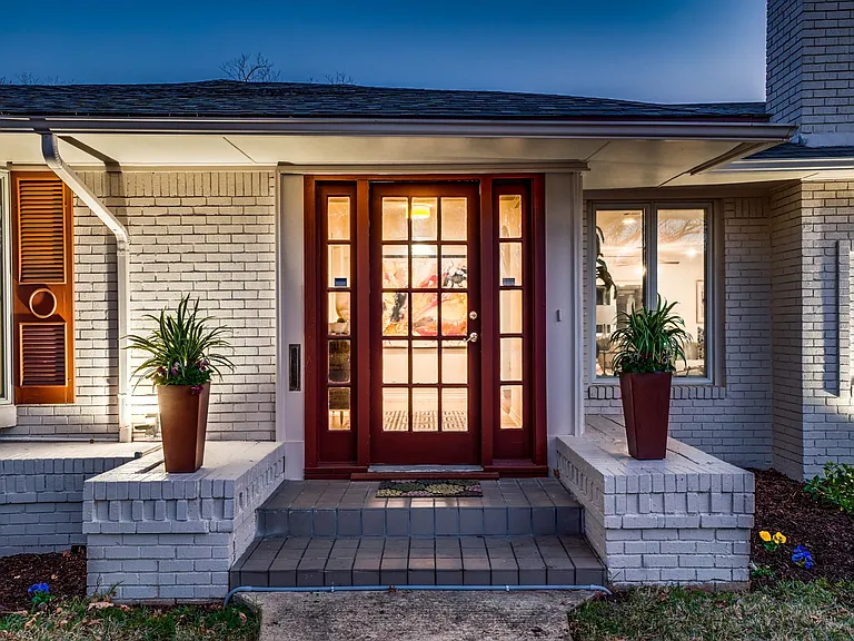 6106 Meadowcrest Dr — Photo 3