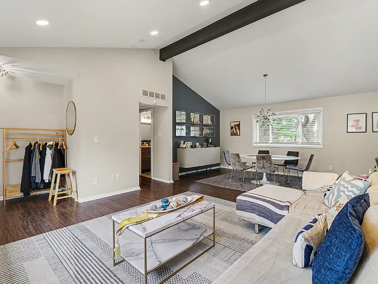 295 Nesbit Ln — Photo 4